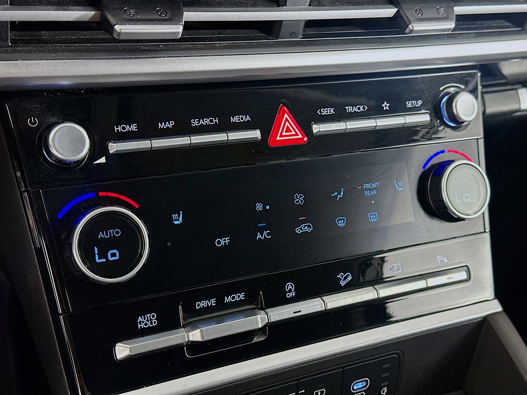 Used 2025 Hyundai Santa Fe SEL FWD image 24