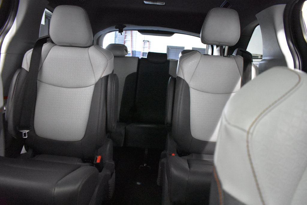 Used 2021 Toyota Sienna XSE AWD/4WD image 36