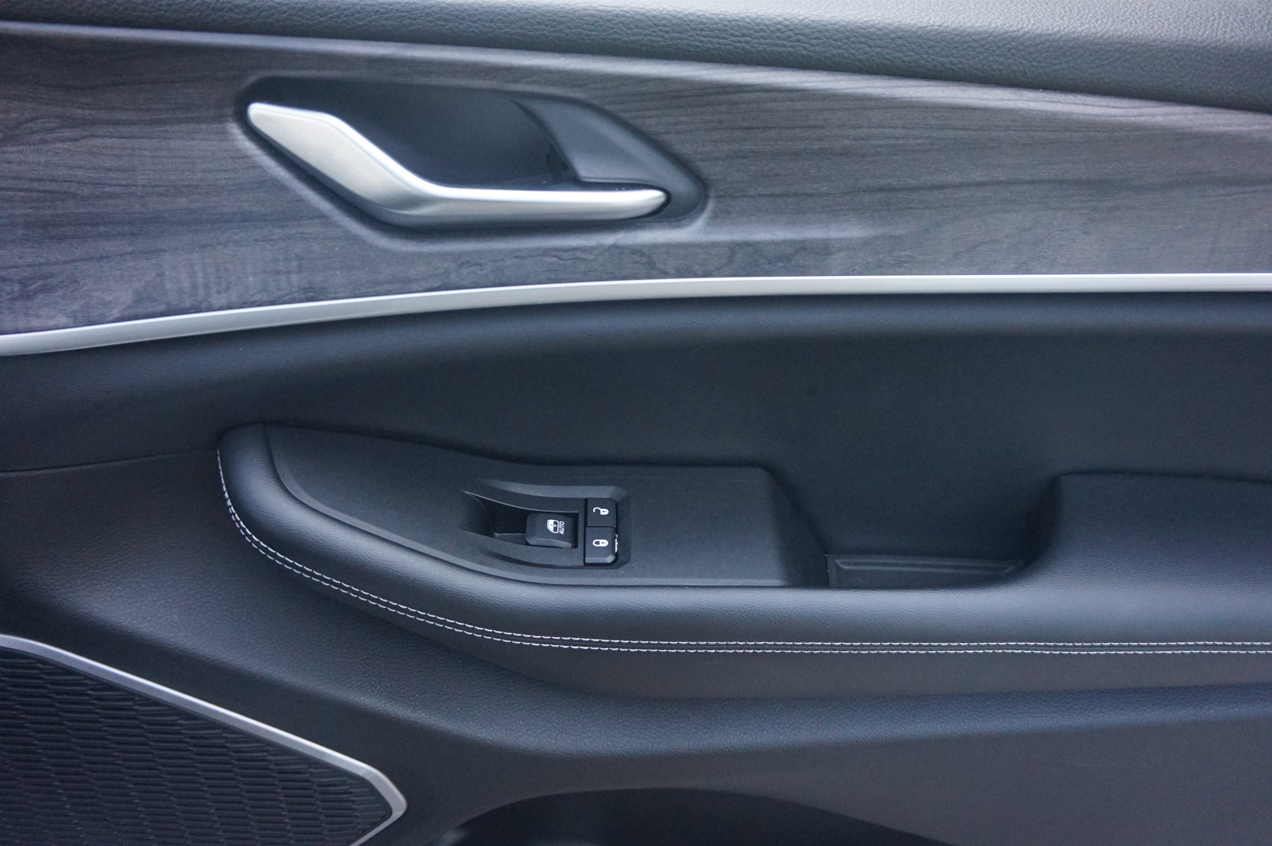 Used 2023 Jeep Grand Cherokee 4WD 4xe w/ Luxury Tech Group II image 23