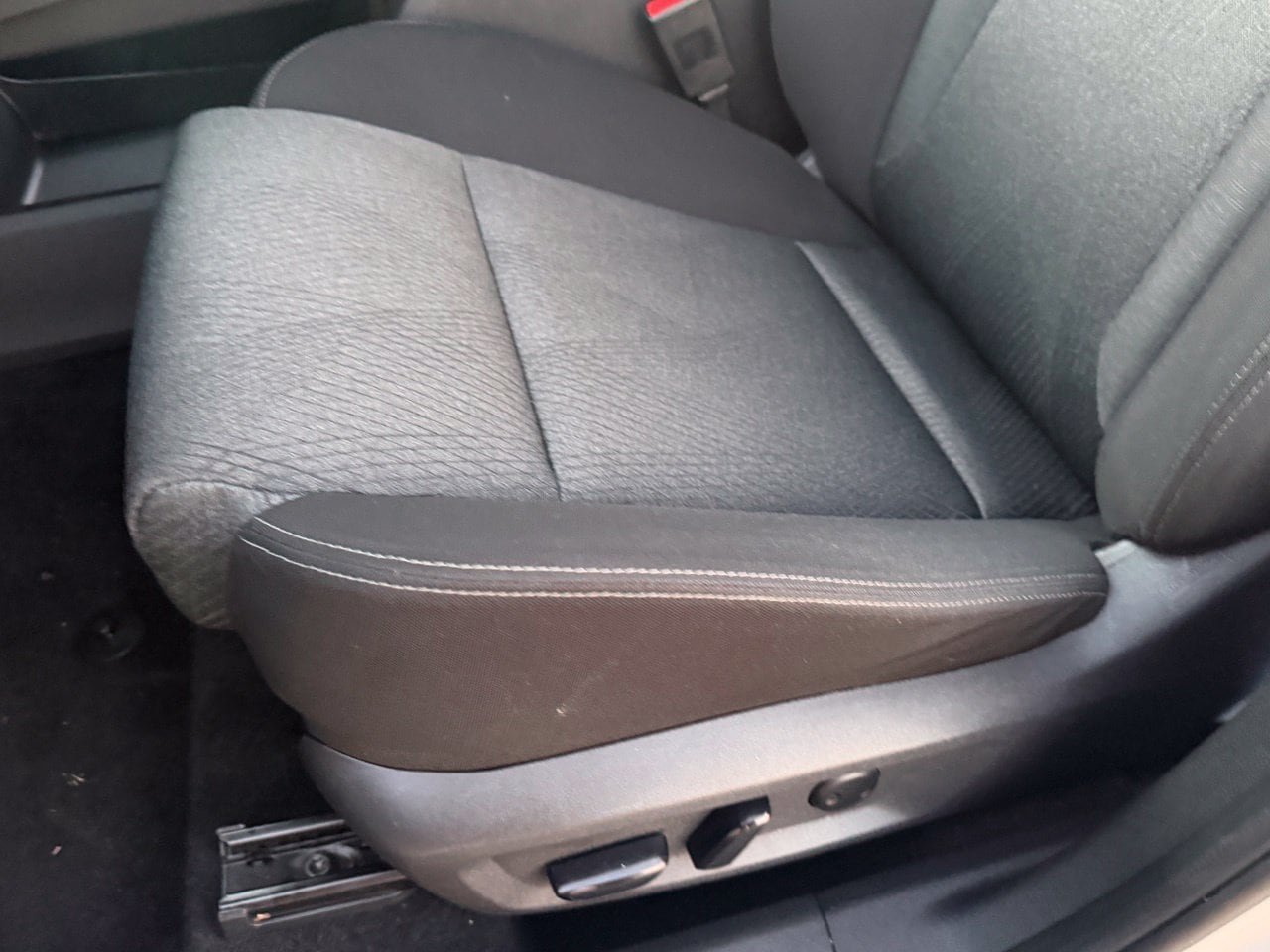 Certified 2025 Nissan Rogue SV FWD image 30