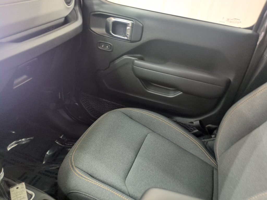 Used 2025 Jeep Gladiator Sport image 23