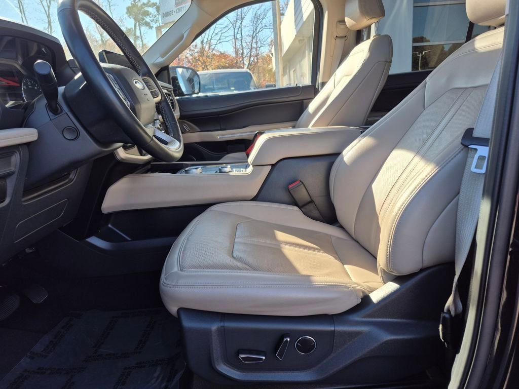 Used 2024 Ford Expedition Limited image 2