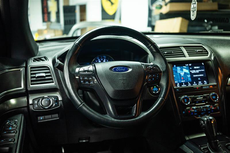 Used 2019 Ford Explorer XLT w/ Equipment Group 202A FWD image 17