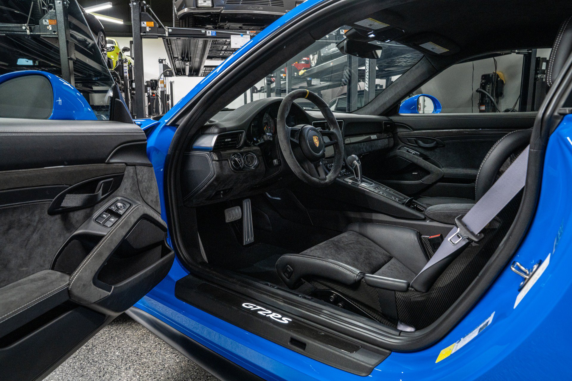 Used 2018 Porsche 911 GT2 RS RWD image 22