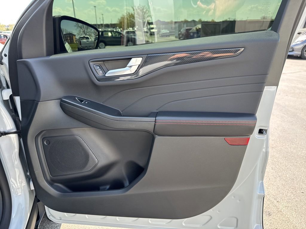 Used 2025 Ford Escape ST-Line w/ Cold Weather Package image 38