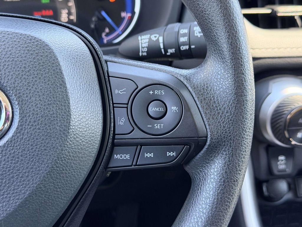 Certified 2025 Toyota RAV4 XLE AWD/4WD image 7