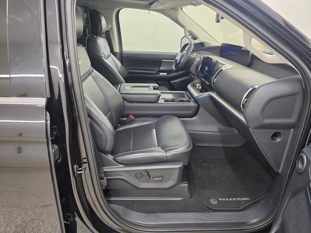 Used 2025 Ford Expedition Max Platinum AWD/4WD image 14