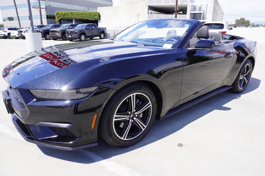 Used 2025 Ford Mustang Convertible image 10