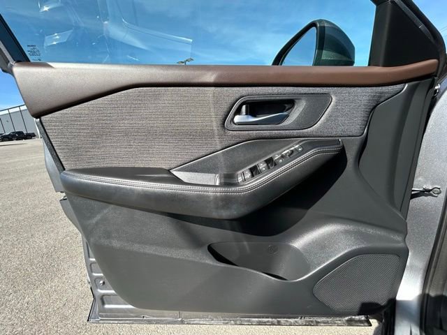 Used 2021 Nissan Rogue SV AWD/4WD image 28