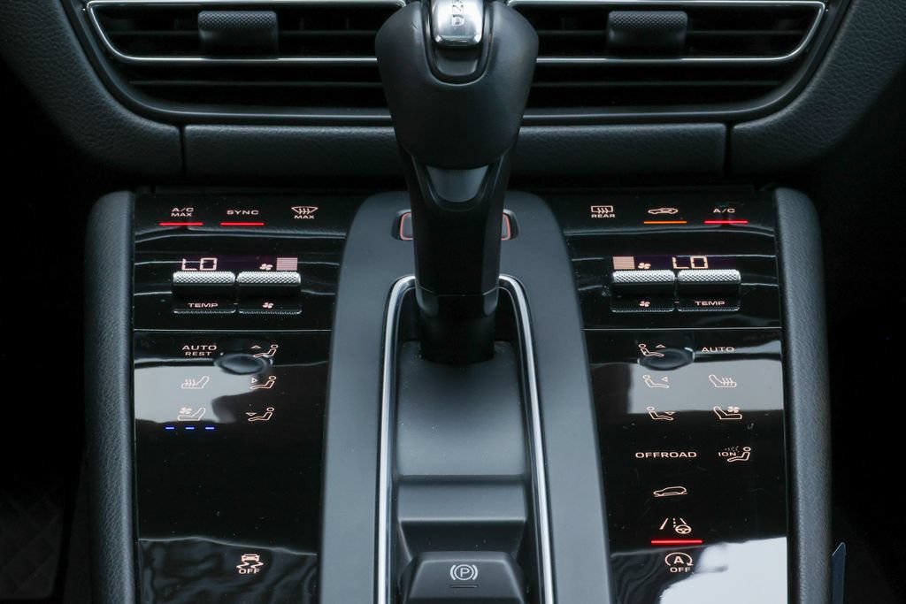 Certified 2026 Porsche Macan AWD/4WD image 45