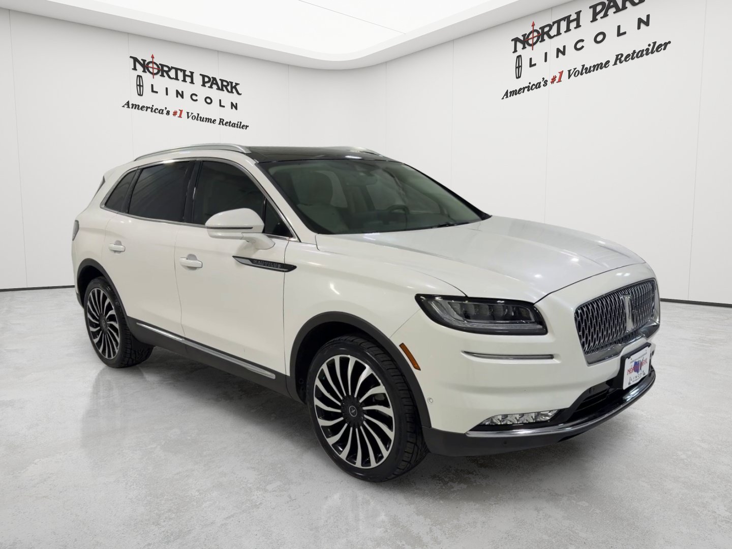 Used 2022 Lincoln Nautilus Black Label w/ Cargo Utility Package AWD/4WD image 7