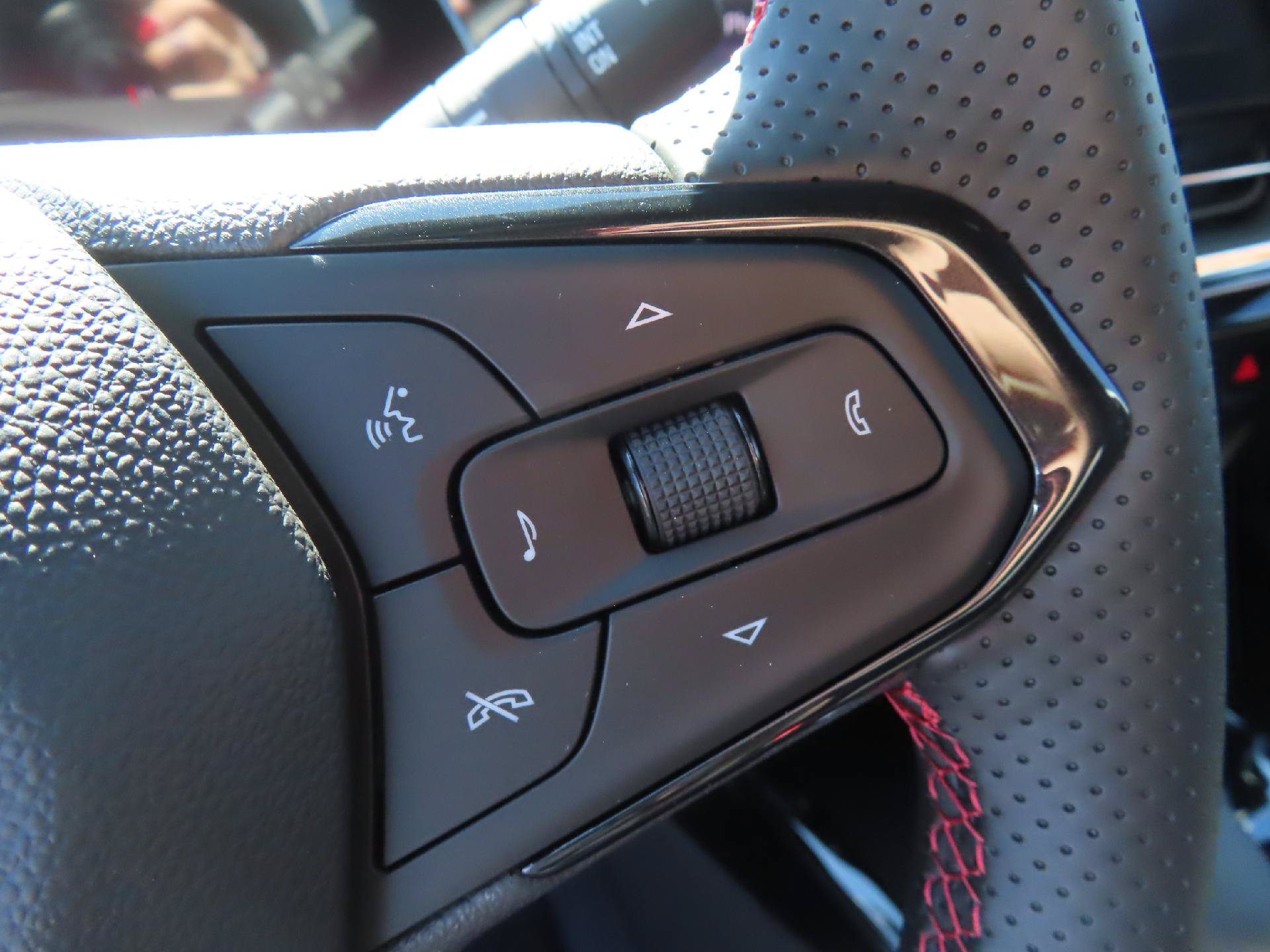 New 2026 Chevrolet Trax RS w/ Driver Confidence Package FWD image 19
