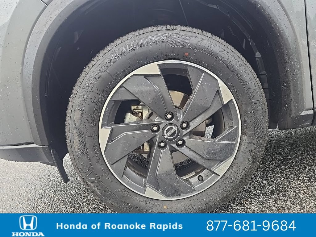 Used 2024 Nissan Rogue SV FWD image 9