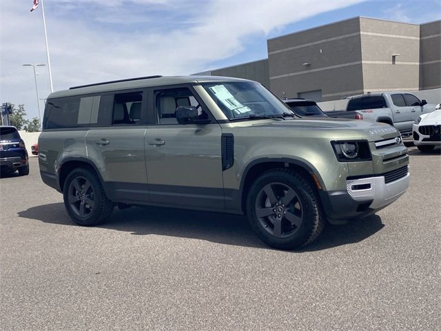 New 2025 Land Rover Defender 130 S image 4