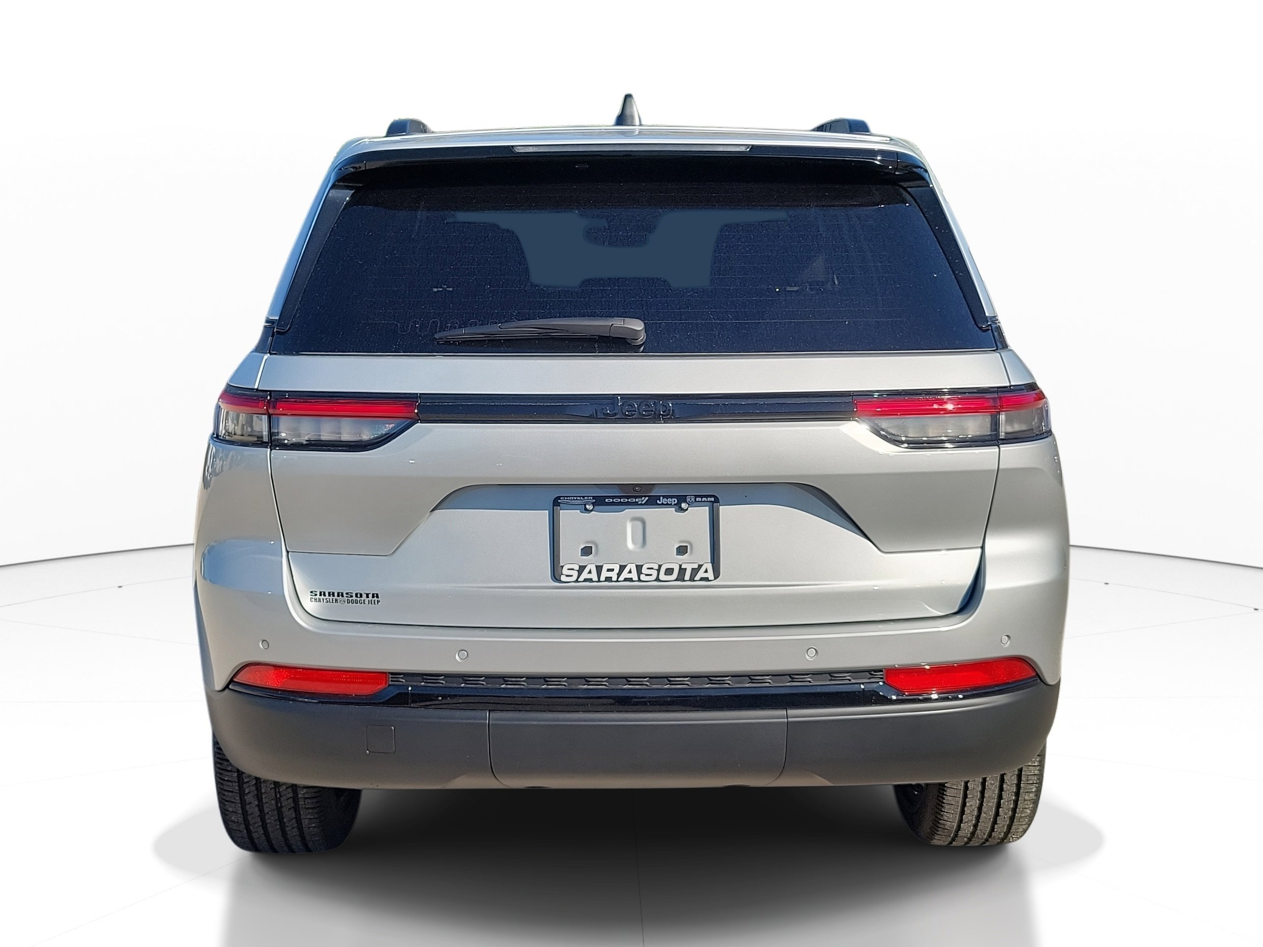 New 2025 Jeep Grand Cherokee Altitude image 4