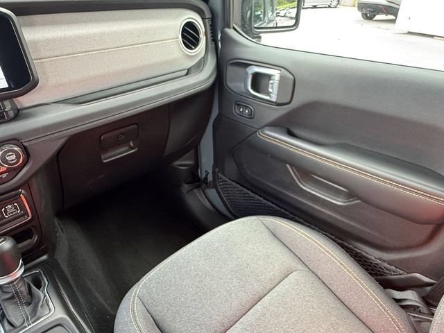 Used 2026 Jeep Wrangler Unlimited Sahara AWD/4WD image 35