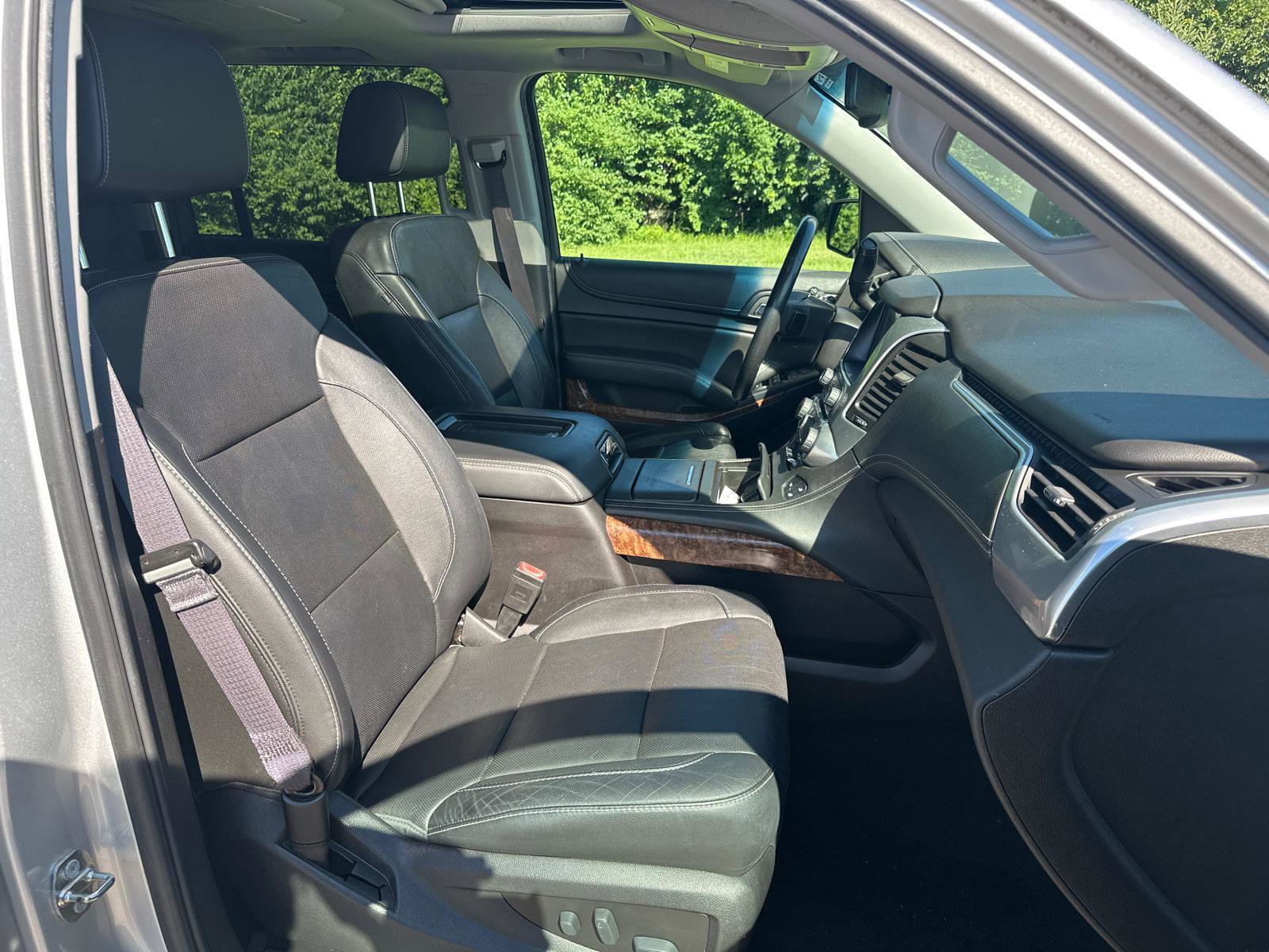 Used 2017 Chevrolet Suburban Premier AWD/4WD image 28