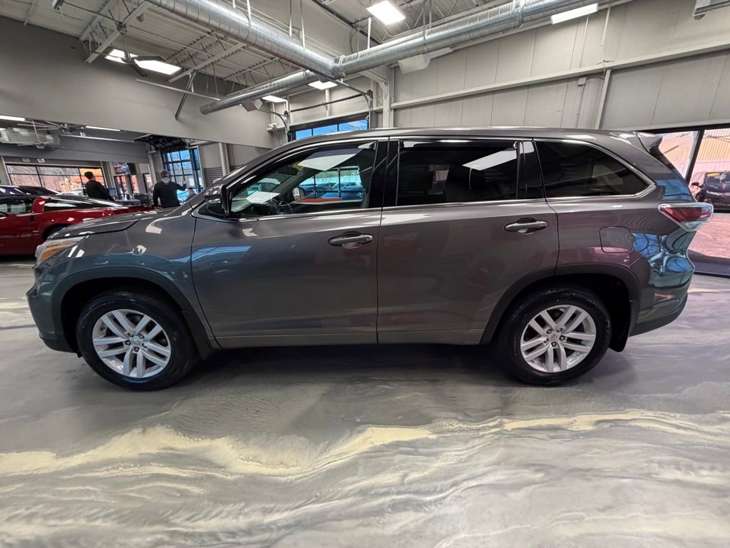 Used 2015 Toyota Highlander LE image 33