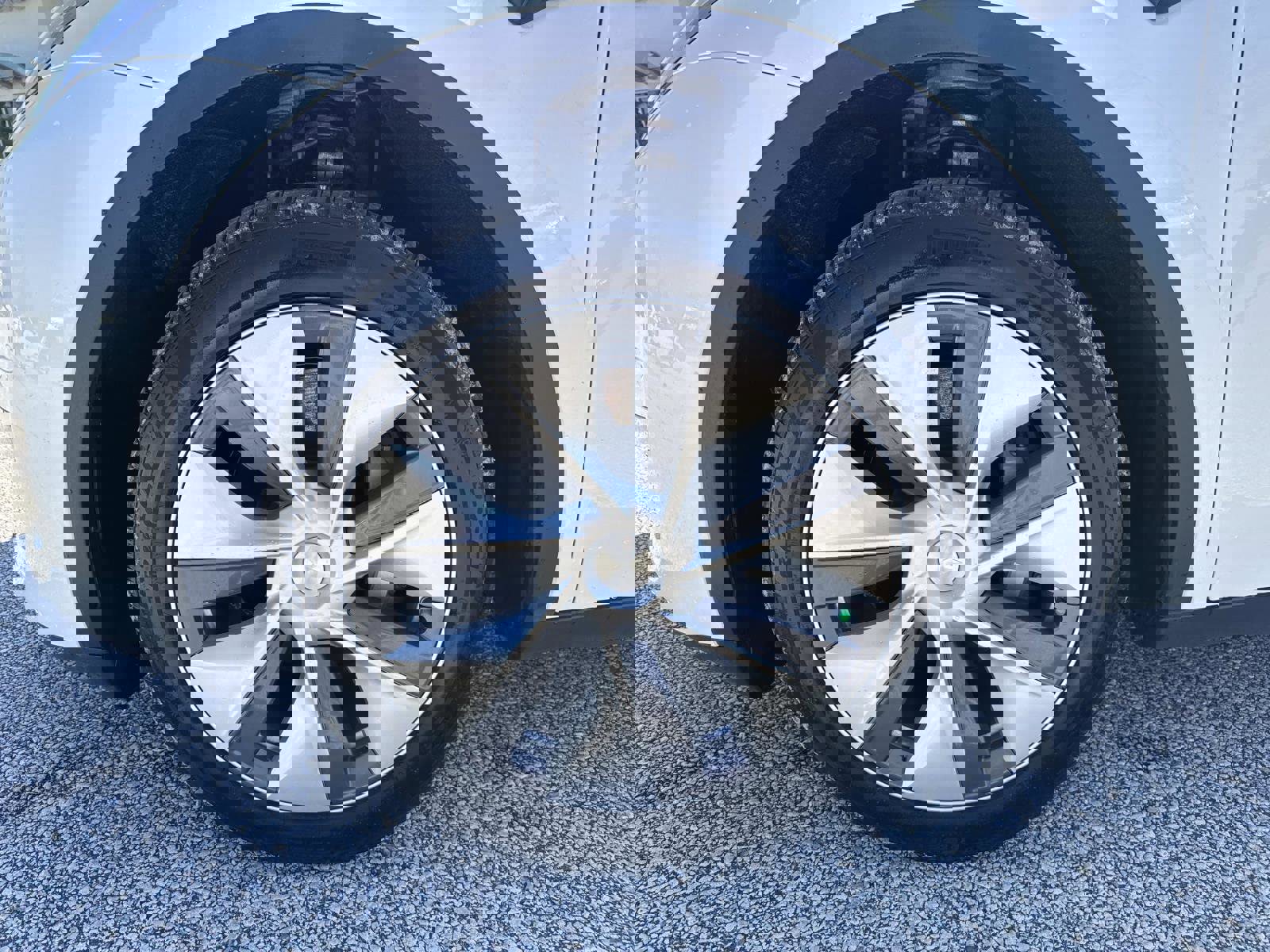 Used 2024 Tesla Model Y Long Range image 10