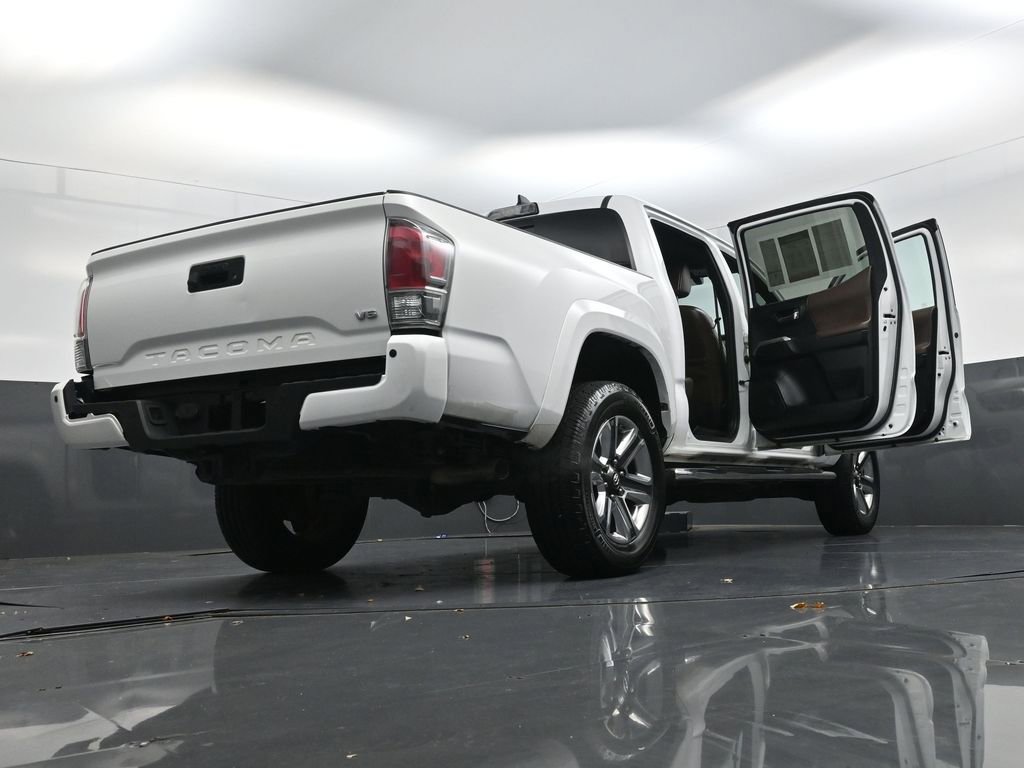 Used 2017 Toyota Tacoma Limited image 28