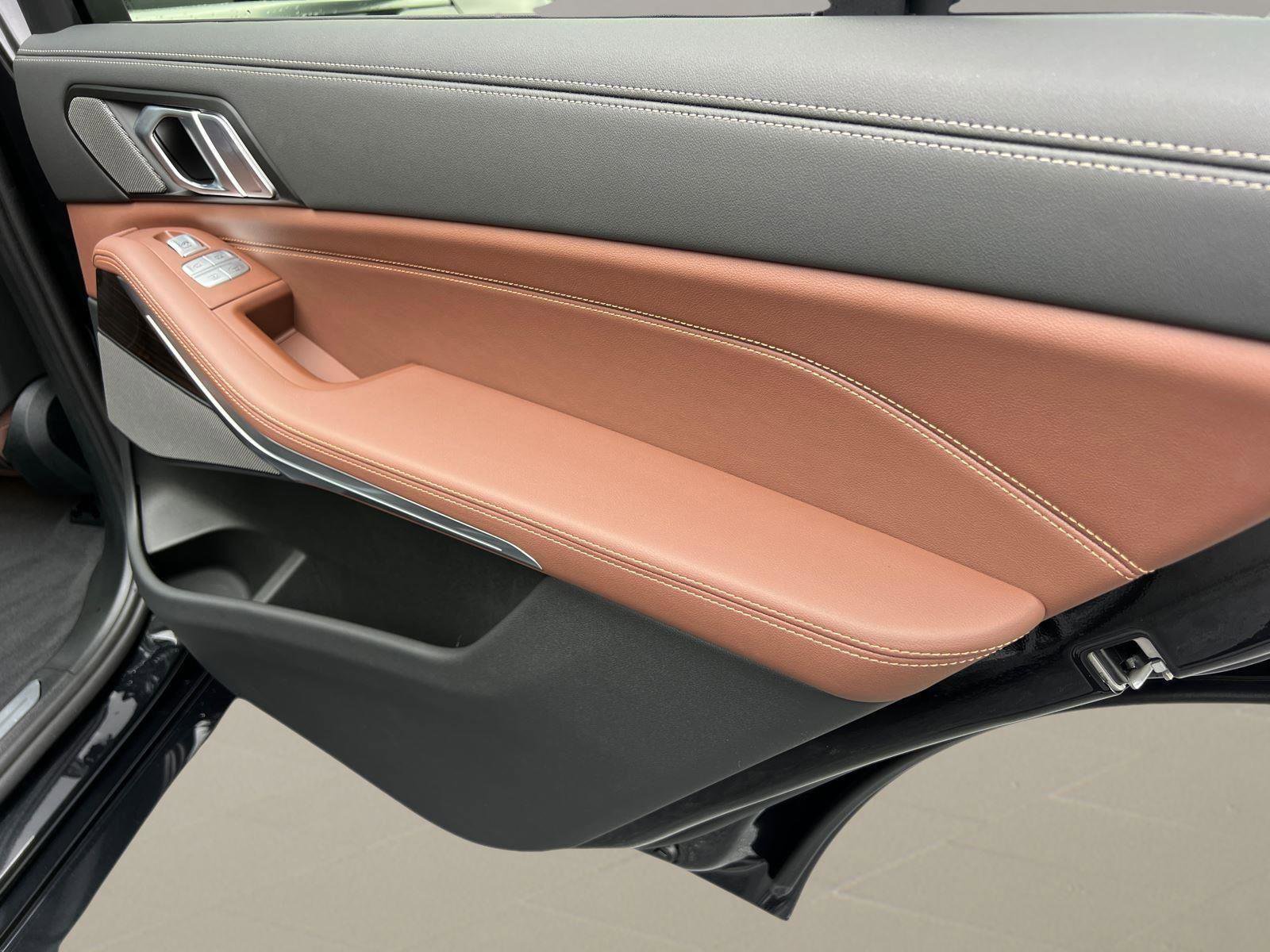 Used 2025 BMW X7 xDrive40i w/ Premium Package image 17