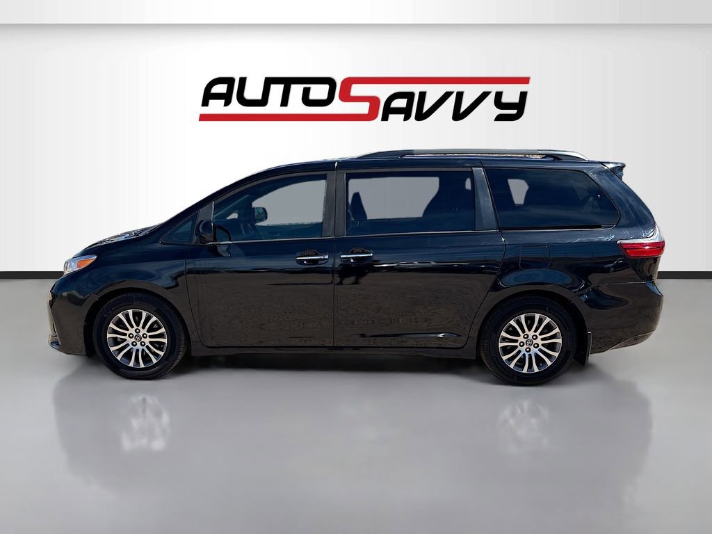 Used 2020 Toyota Sienna XLE w/ XLE Navigation Package image 4