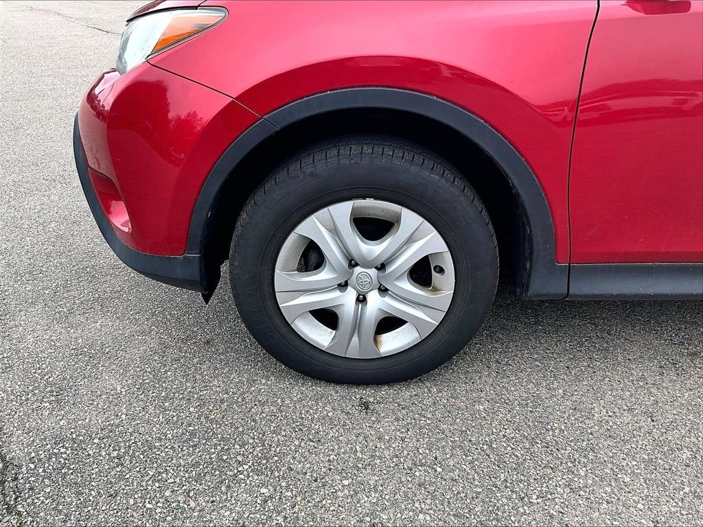 Used 2013 Toyota RAV4 LE AWD/4WD image 4