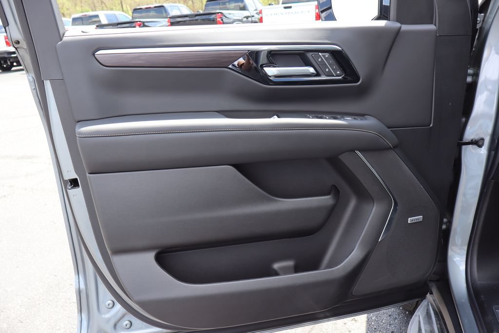 New 2026 Chevrolet Suburban Premier AWD/4WD image 34