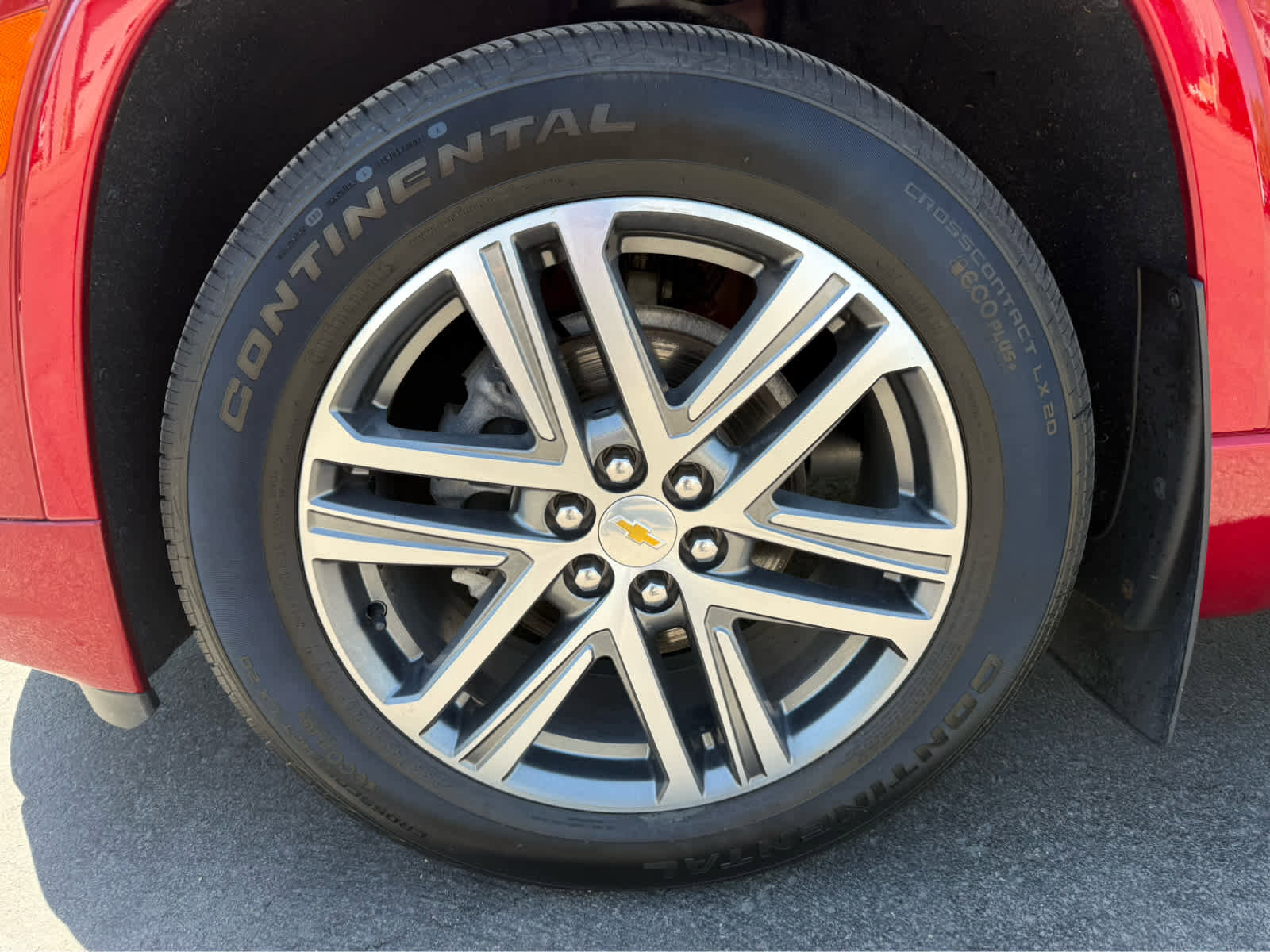 Used 2023 Chevrolet Traverse High Country w/ LPO, Floor Liner Package AWD/4WD image 9