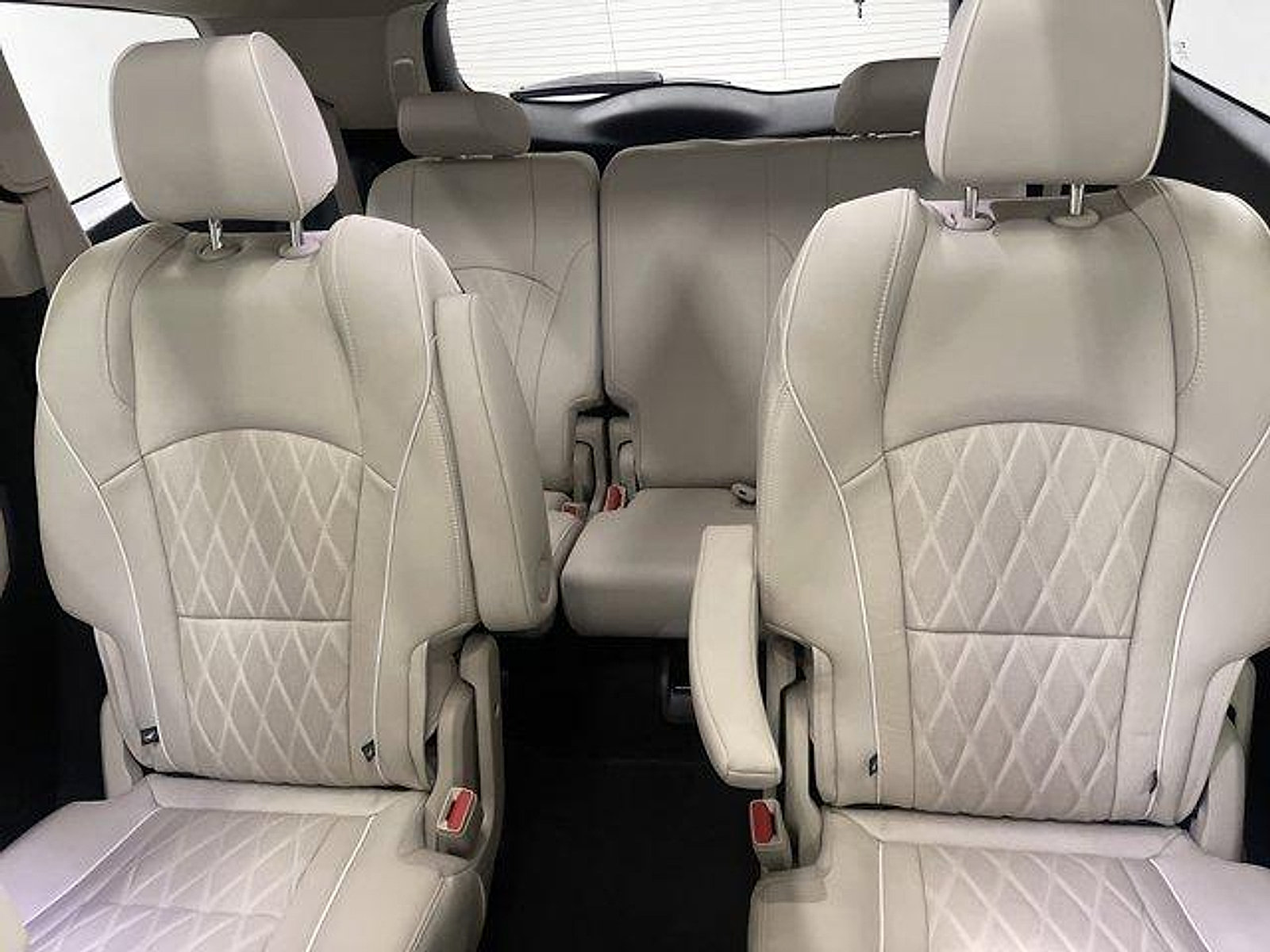 Used 2023 Buick Enclave Avenir w/ Avenir Technology Package AWD/4WD image 9