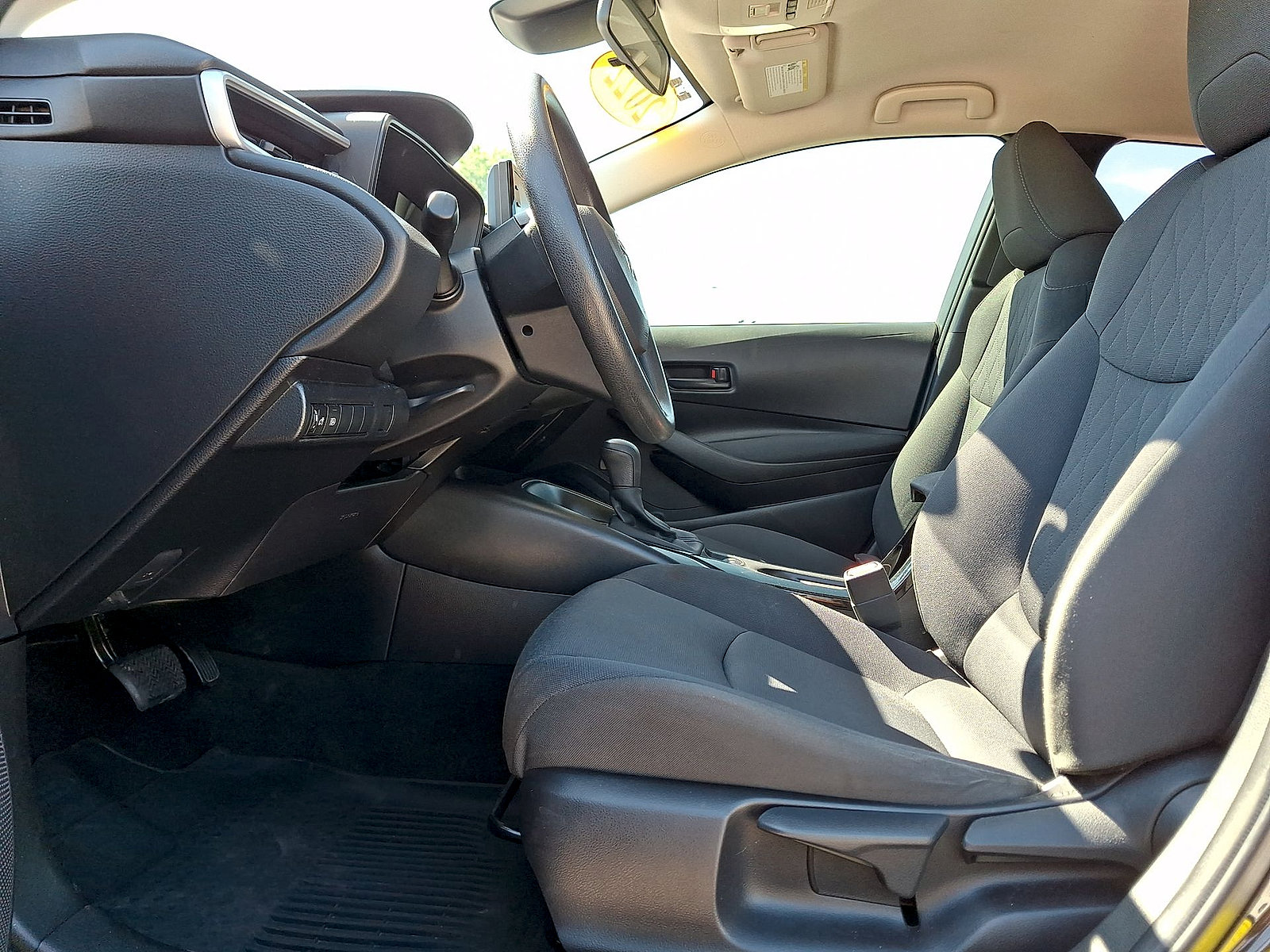 Used 2022 Toyota Corolla LE w/ LE Convenience Package FWD image 11