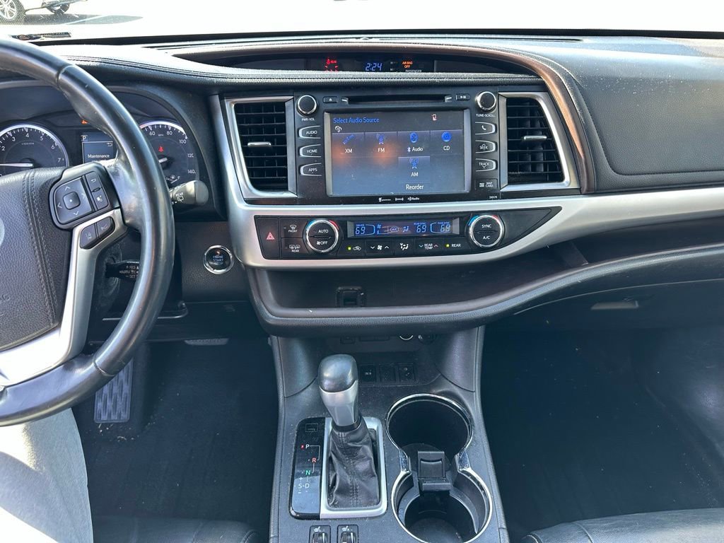 Used 2017 Toyota Highlander XLE image 11