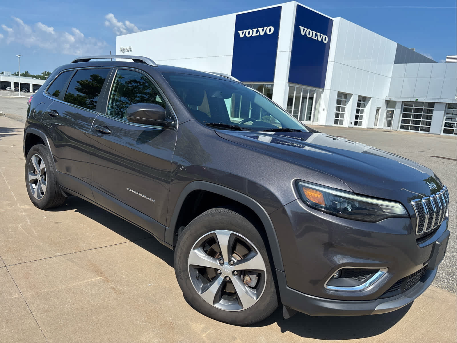 Used 2019 Jeep Cherokee Limited AWD/4WD image 2