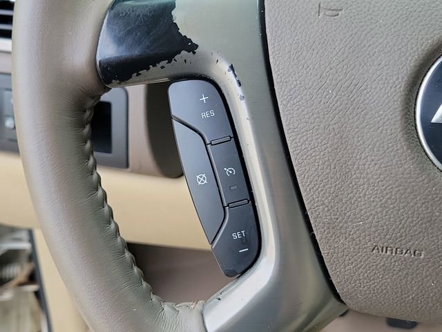 Used 2011 Chevrolet Suburban LTZ RWD image 29