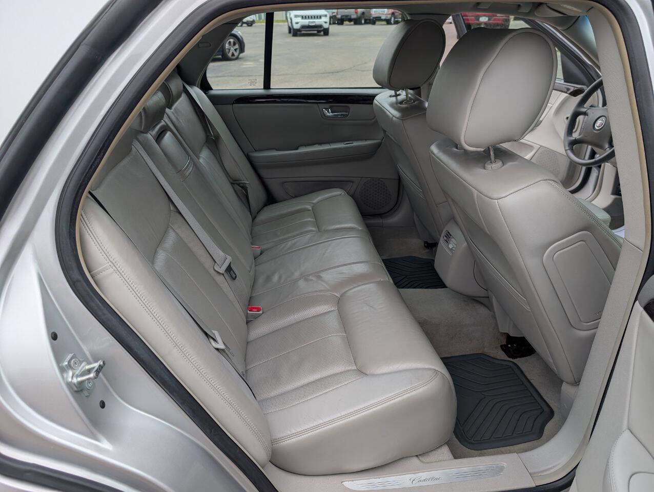 Used 2011 Cadillac DTS FWD image 12