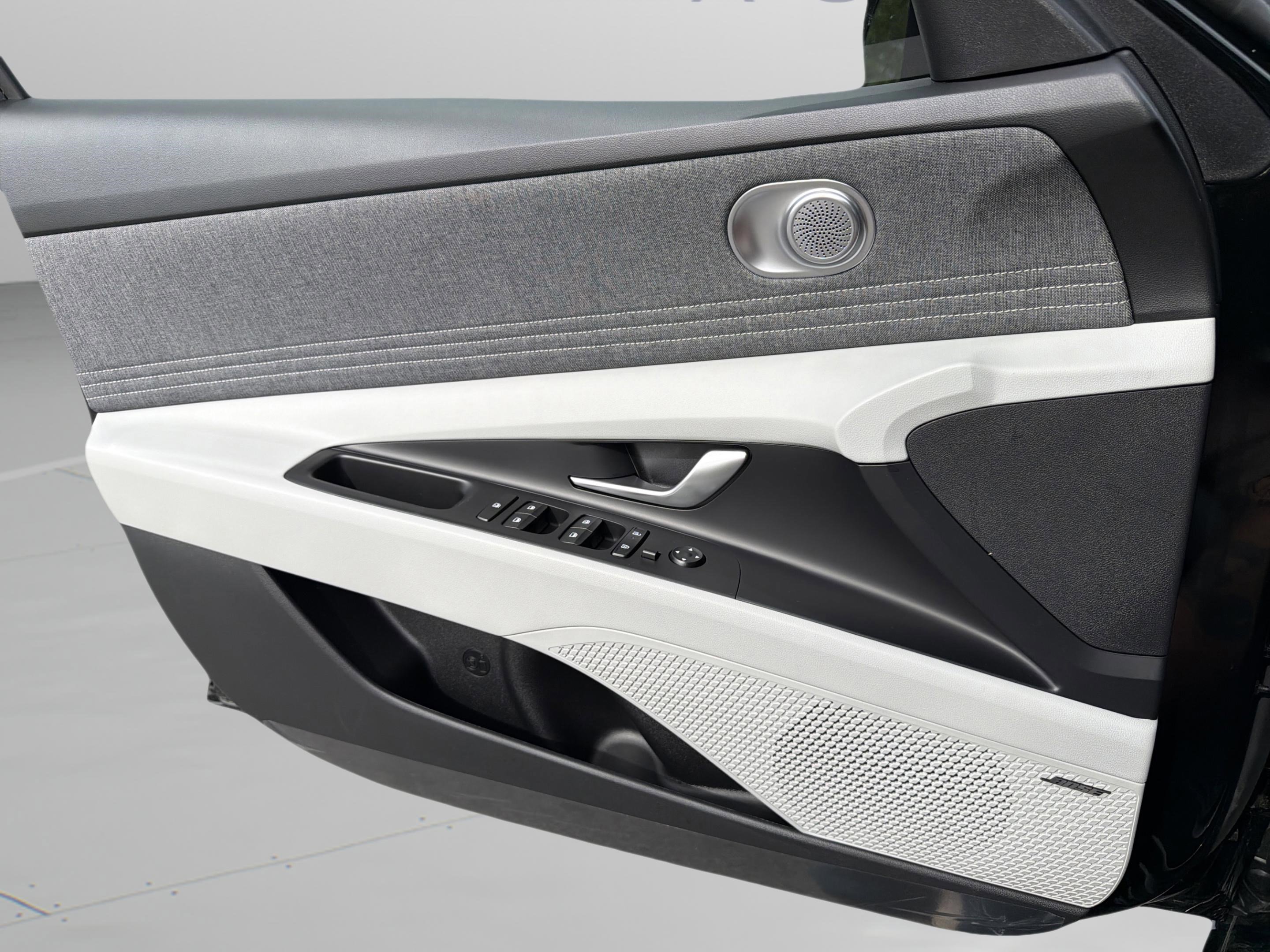 New 2026 Hyundai Elantra Limited FWD image 22