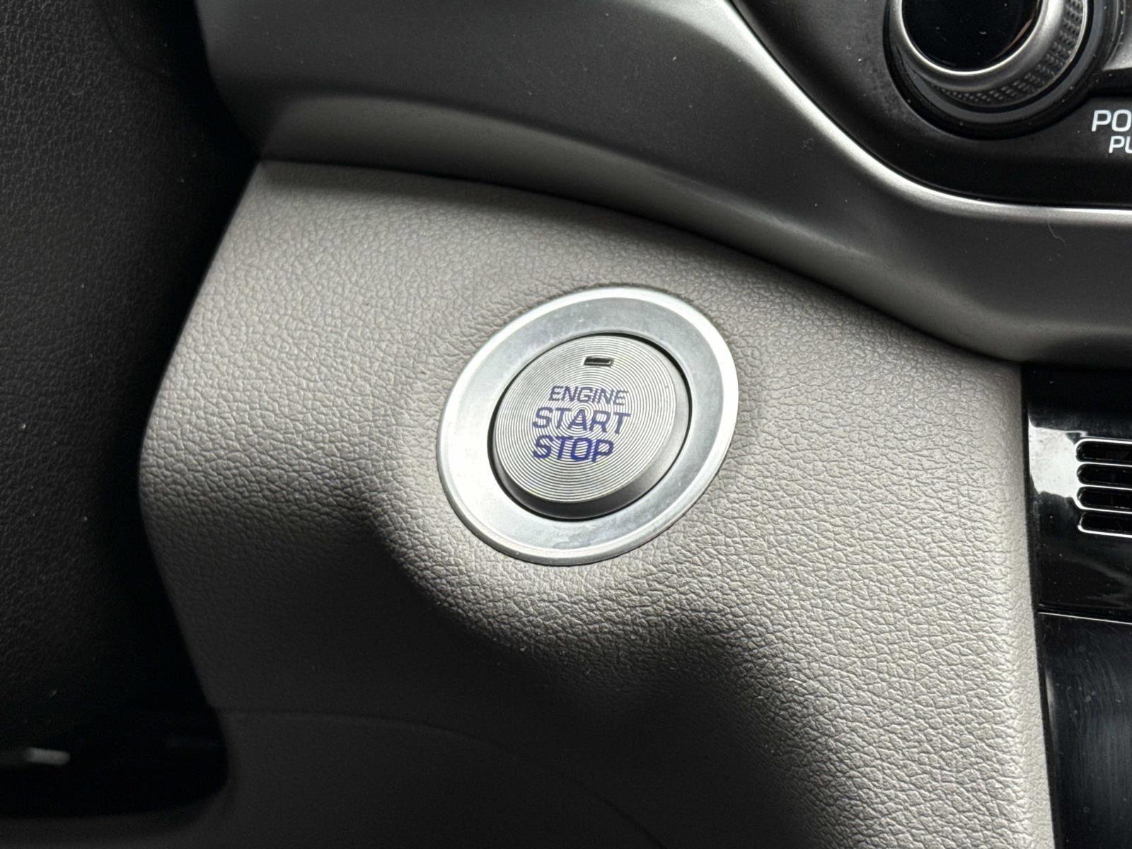 Used 2020 Hyundai Elantra Value Edition w/ Cargo Package (C1) image 16