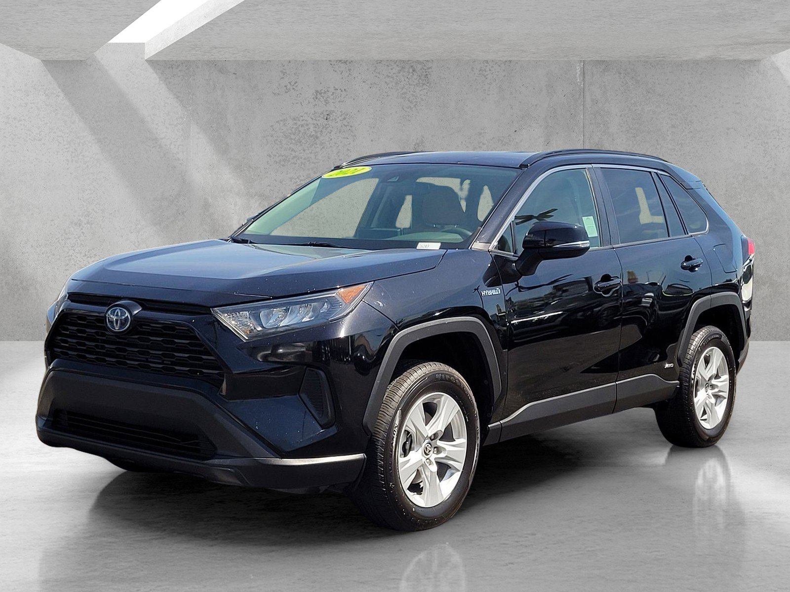 Used 2021 Toyota RAV4 LE image 8