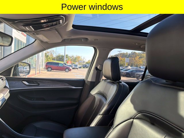 Used 2024 Jeep Grand Cherokee Limited w/ Black Appearance Package AWD/4WD image 19