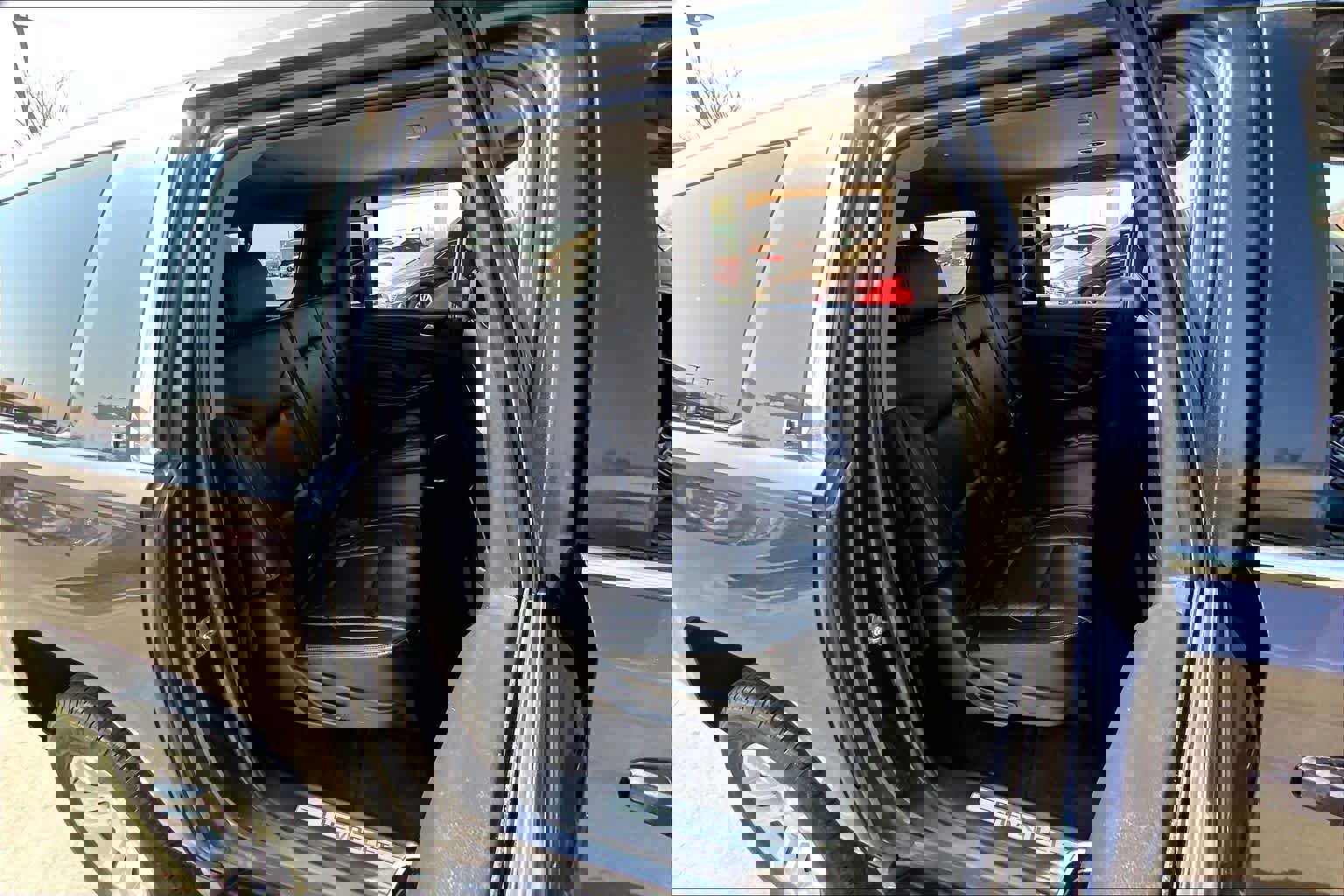 Used 2016 Chevrolet Suburban LT image 18