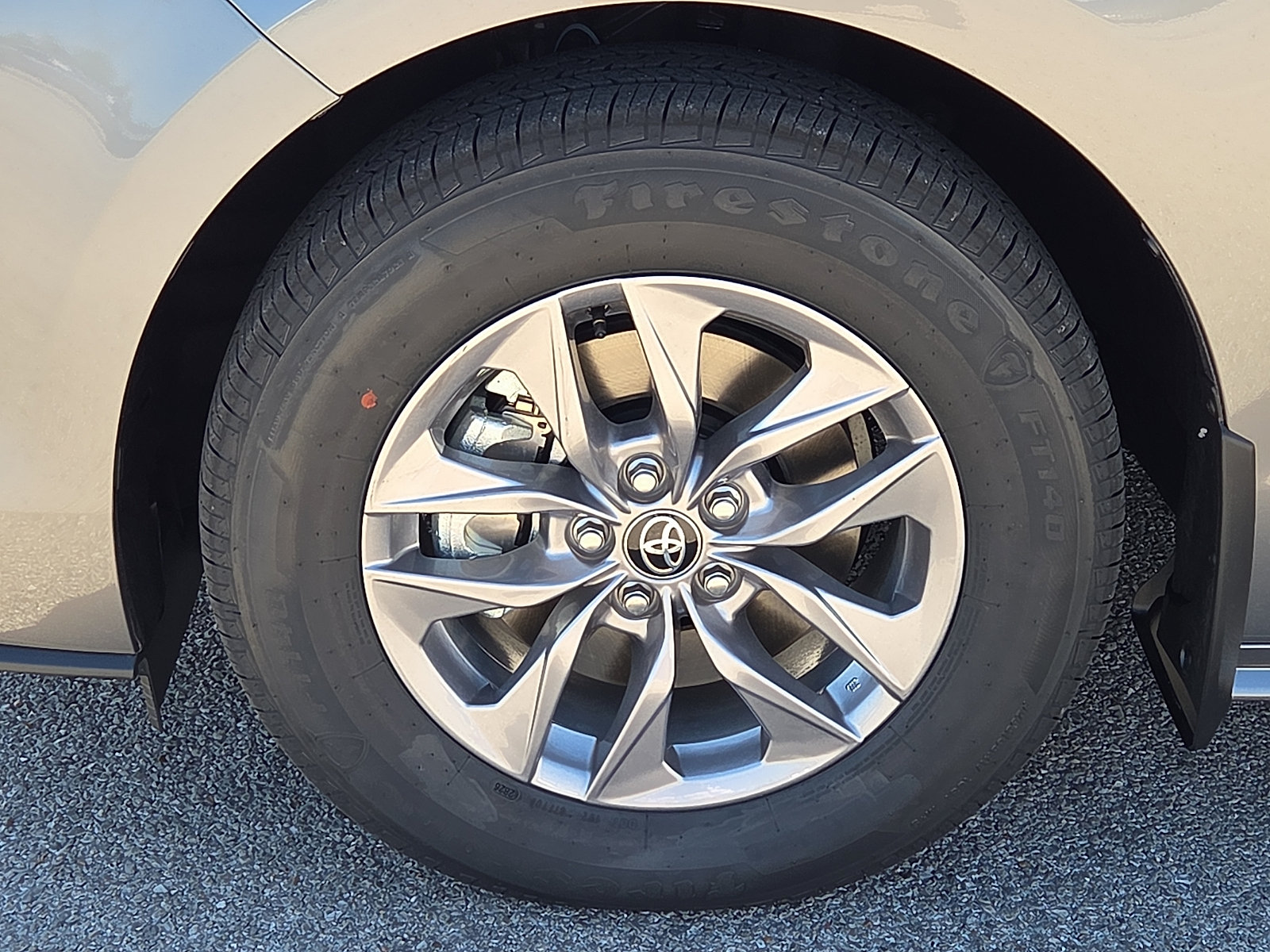 New 2026 Toyota Sienna XLE FWD image 5
