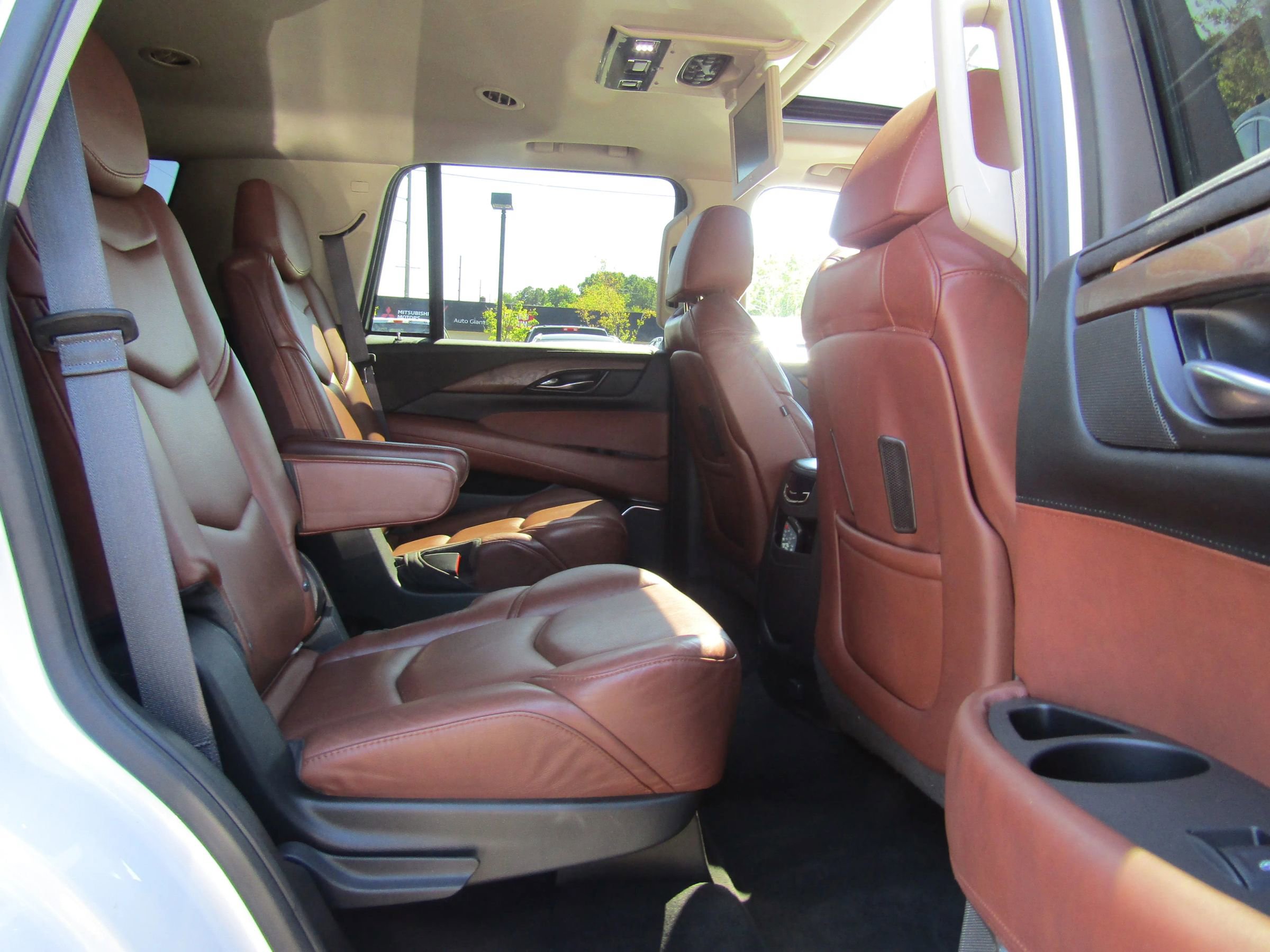Used 2017 Cadillac Escalade Premium Luxury image 11