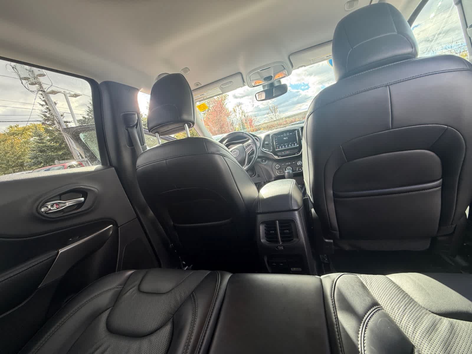 Used 2019 Jeep Cherokee Limited AWD/4WD image 31