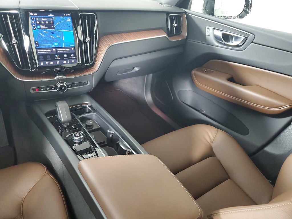 Certified 2025 Volvo XC60 B5 Plus image 19