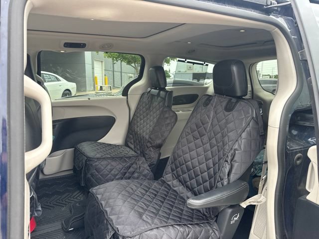 Used 2017 Chrysler Pacifica Limited FWD image 6