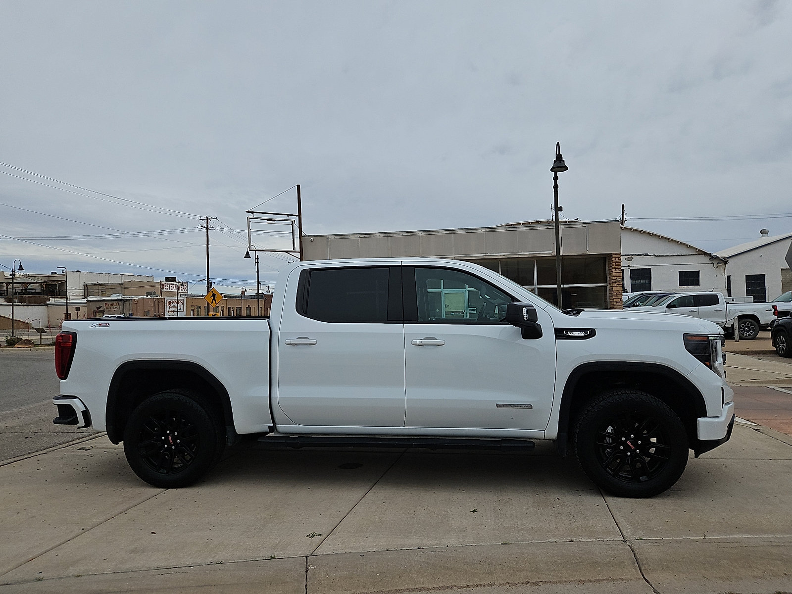 Used 2023 GMC Sierra 1500 Elevation w/ Elevation Premium Package AWD/4WD image 5