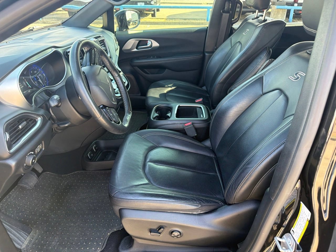 Used 2019 Chrysler Pacifica Touring-L Plus w/ Advanced Safetytec Group FWD image 23