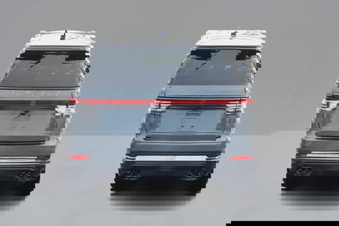 Used 2025 Lincoln Aviator Reserve w/ Equipment Group 201A image 6