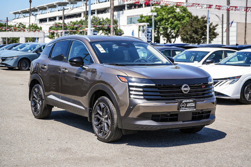 New 2026 Nissan Kicks SR FWD image 3