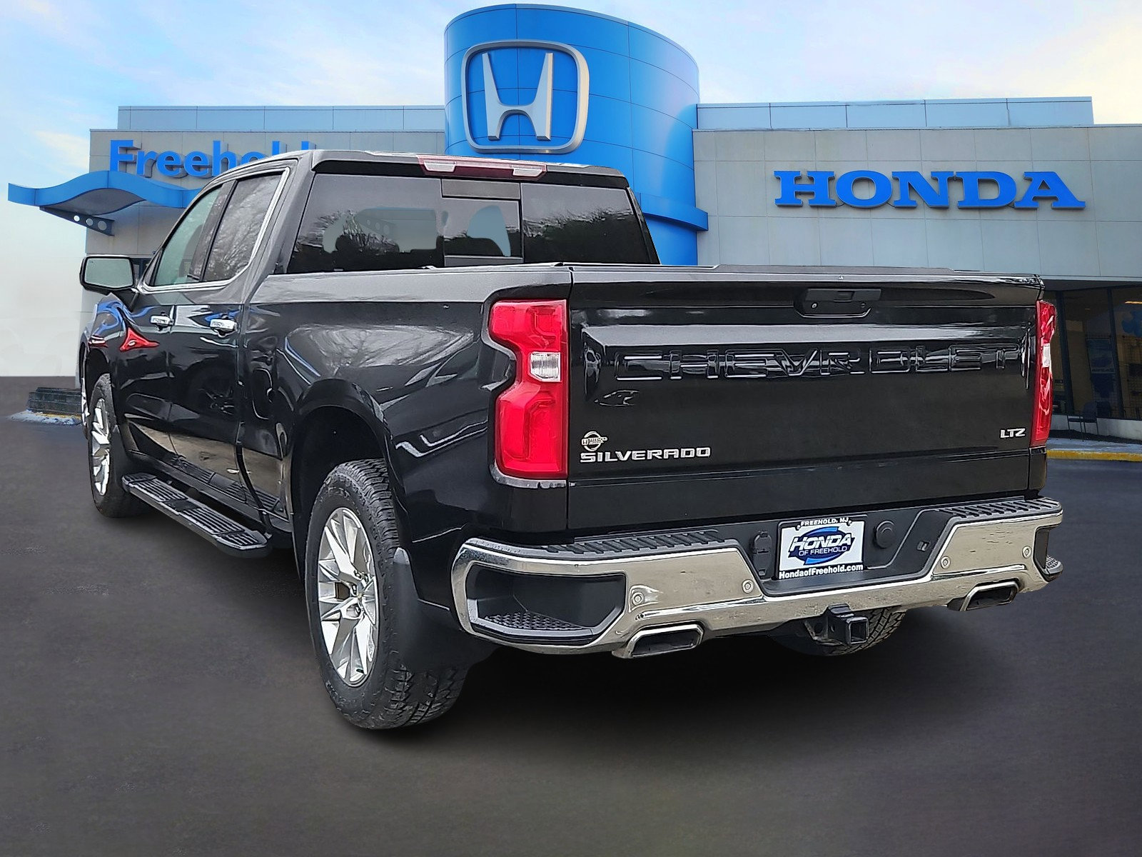 Used 2019 Chevrolet Silverado 1500 LTZ w/ LTZ Premium Package image 4